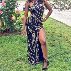 BLACK AND GOLD PROM DRESS/EVENING GOWN